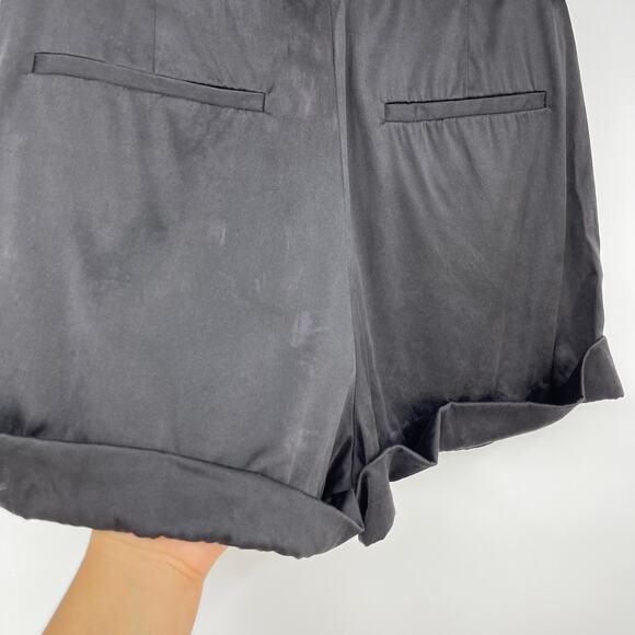 RENGGLI | Cuffed Short in Black Silk Tailored Hot Shorts 2 - Picture 7 of 8